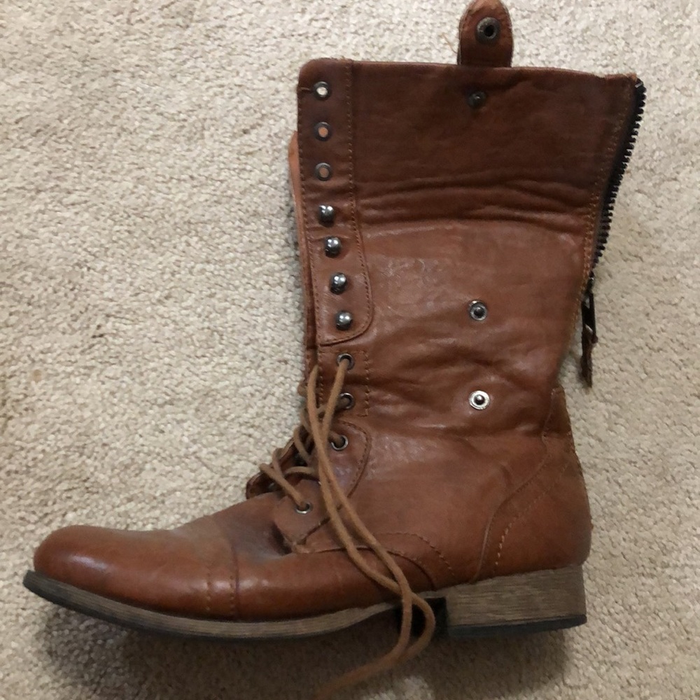 Boots - Picture 3 of 4